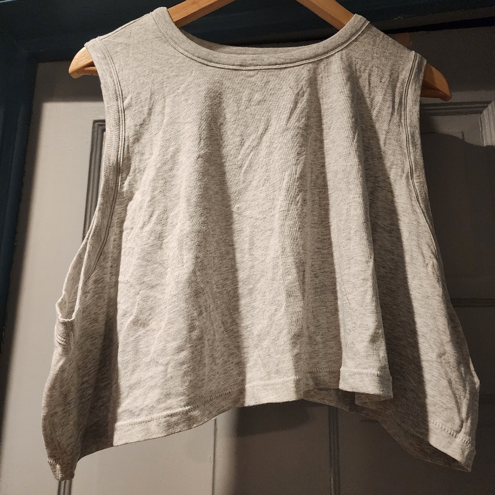 Skims sleeve less top. It says 2x but runs more like a large.